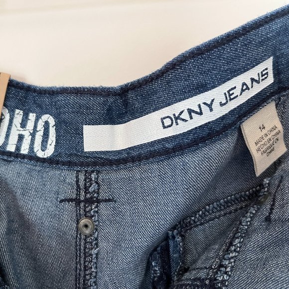 Lightweight DKNY SOHO jean shorts - Picture 5 of 6